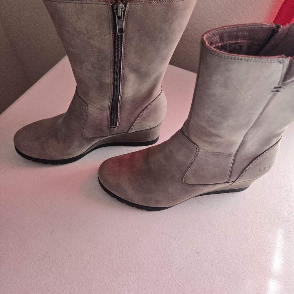 UGG Suede boots, soft wool lining
